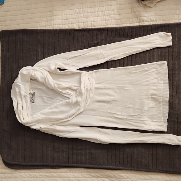 GUESS white sweater-like blouse - Picture 2 of 4